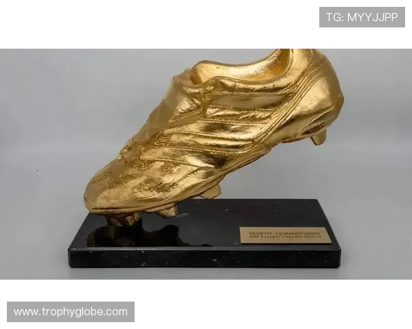 拉菲尼亚欧冠联赛金靴竞争中表现稳健