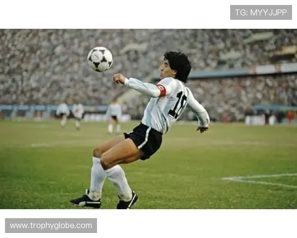 亚马尔 vs 马拉多纳:少年天才的崛起轨迹与时代差异 亚马尔 vs 马拉多纳:少年天才的崛起轨迹与时代差异