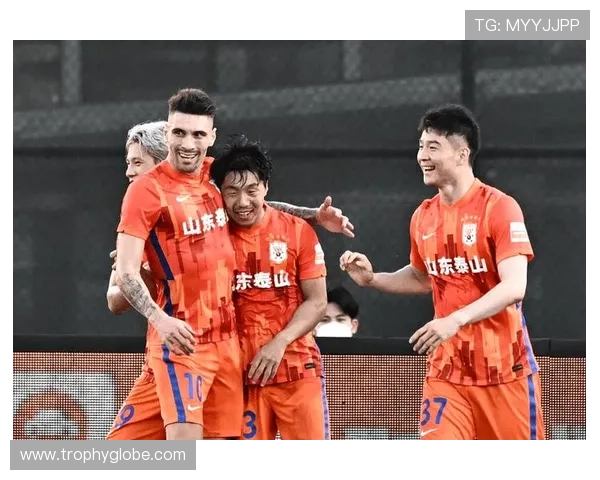 斯科尔斯回撤接应主导中场，关键战传球调度压制对手